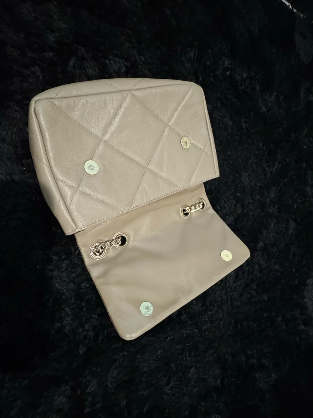 Italian made: Quilted Chain-Handle Shoulder Bag